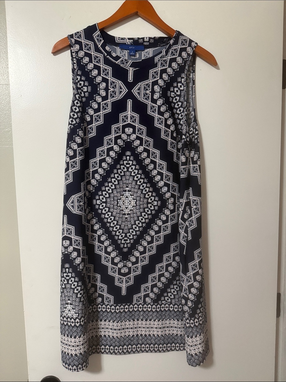 Apt. 9 Navy and White Sleeveless Printed Shift Dress